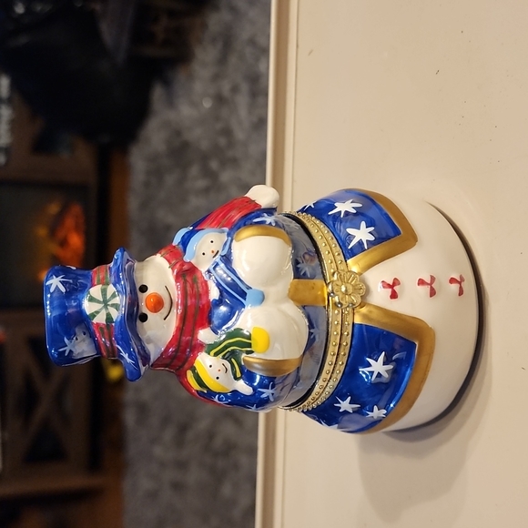 mr christmas Holiday Salesnowman Hidden Porcelain Music Box